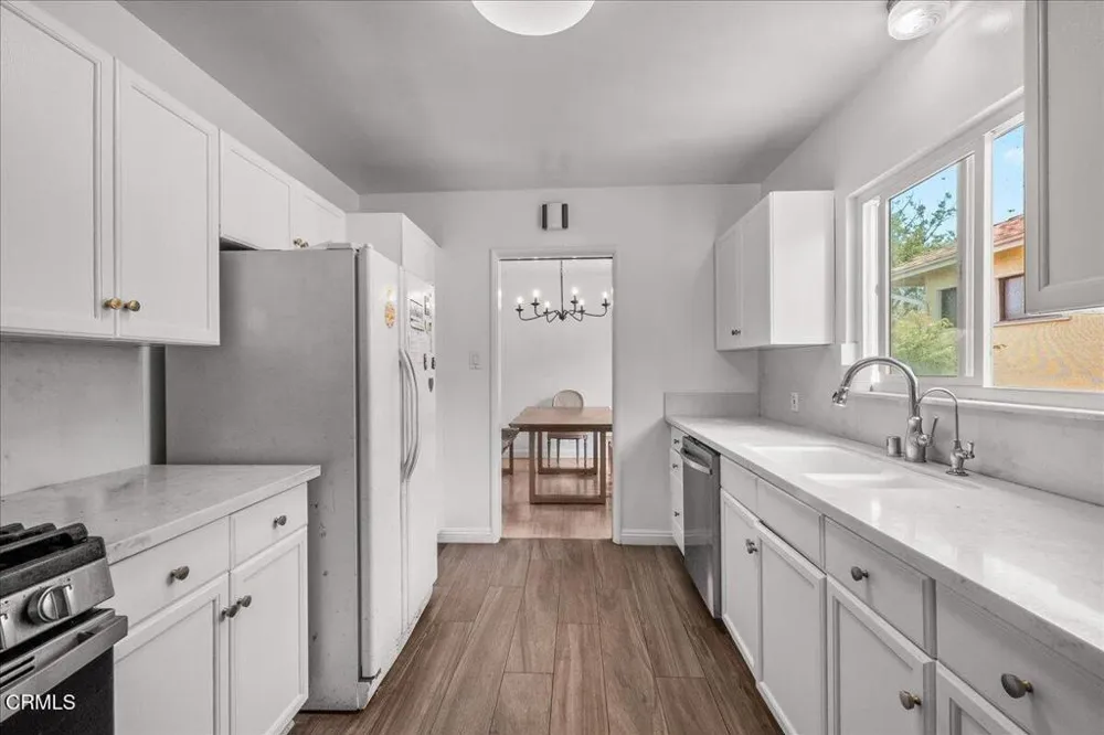 416 Dartmouth Road Burbank, CA 91504