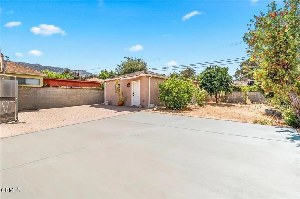 416 Dartmouth Road Burbank, CA 91504