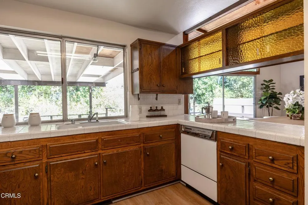 579 Laguna Road Pasadena, CA 91105
