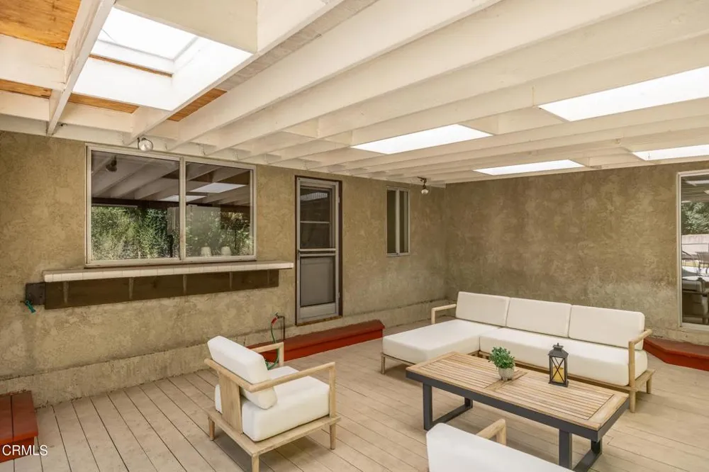 579 Laguna Road Pasadena, CA 91105