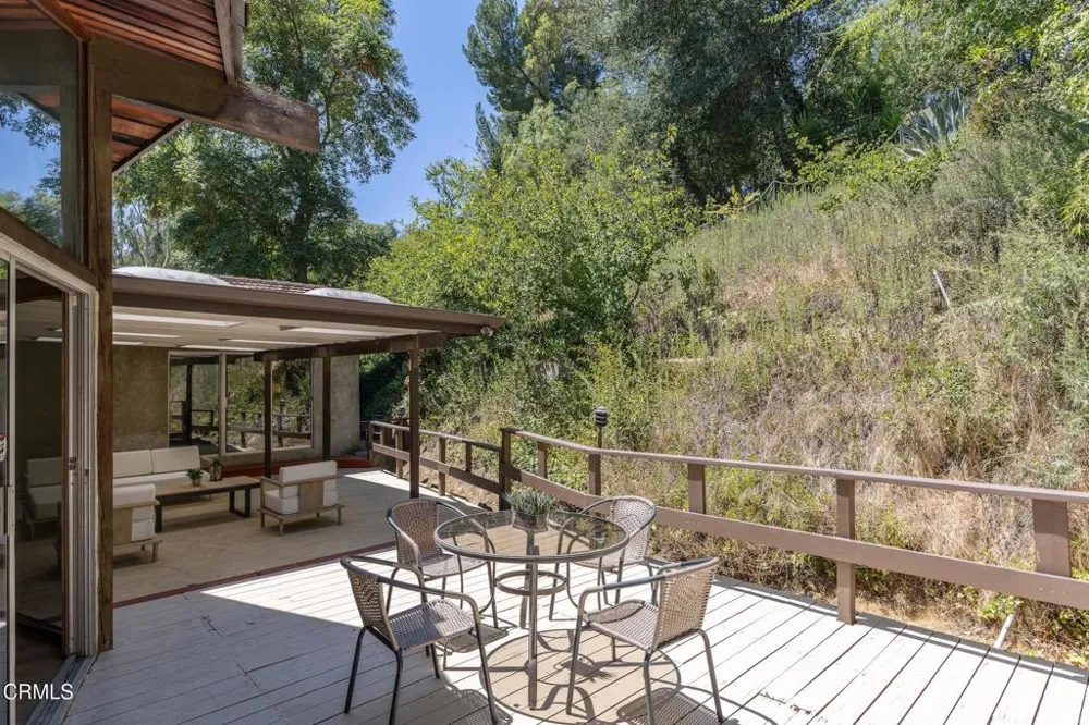 579 Laguna Road Pasadena, CA 91105
