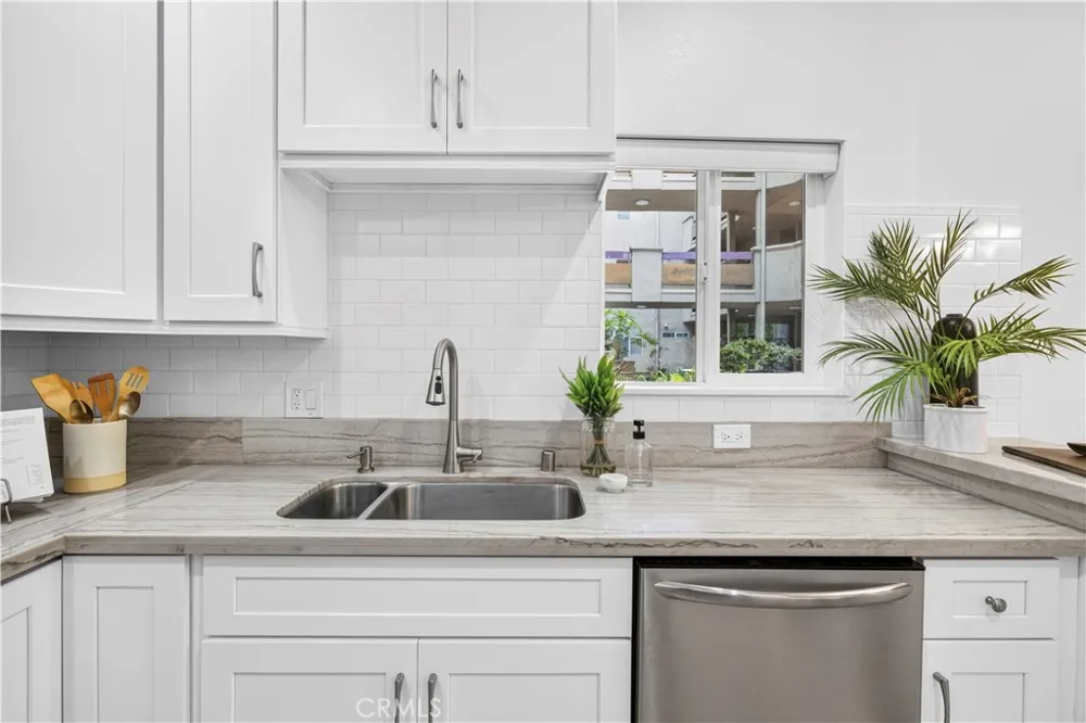 4301 Fulton Ave #105 Sherman Oaks, CA 91423