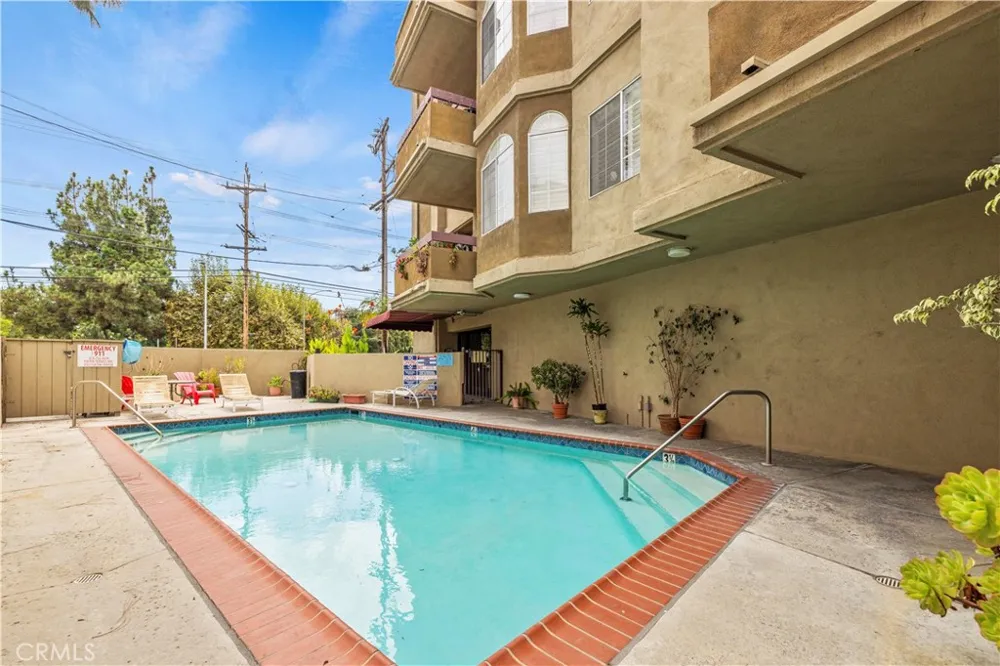 4301 Fulton Ave #105 Sherman Oaks, CA 91423