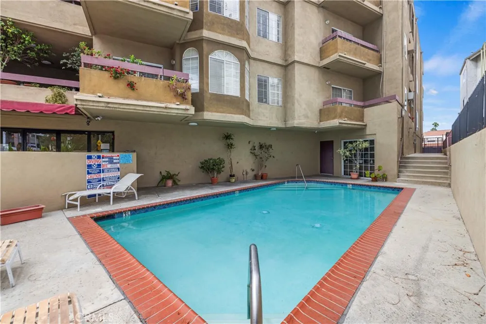 4301 Fulton Ave #105 Sherman Oaks, CA 91423