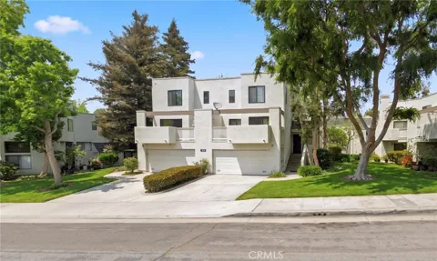 158 Singingwood Street #2