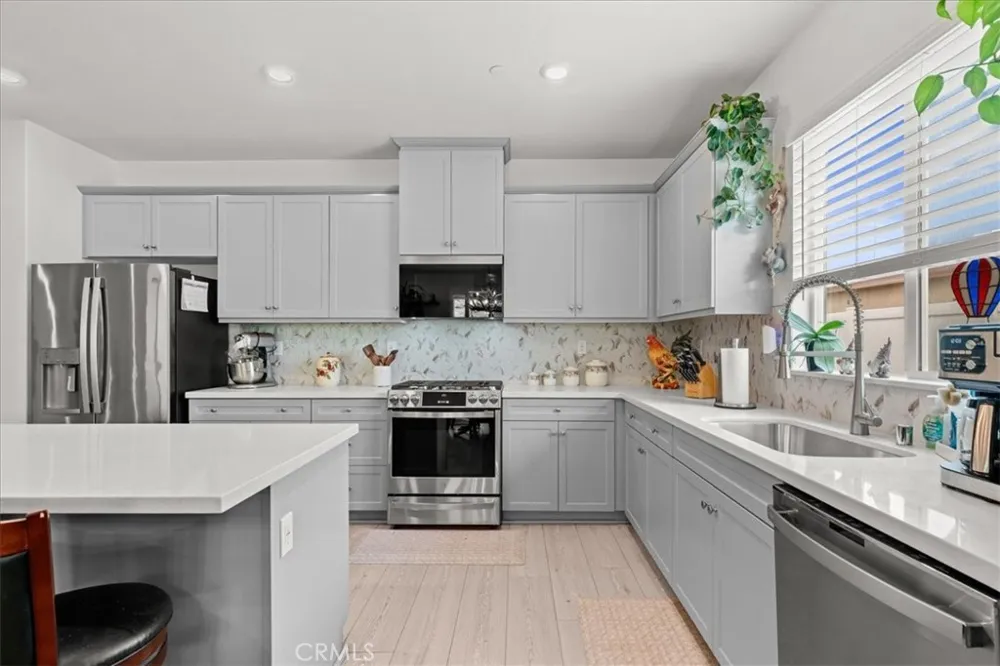 7618 Baerss Riverside, CA 92507