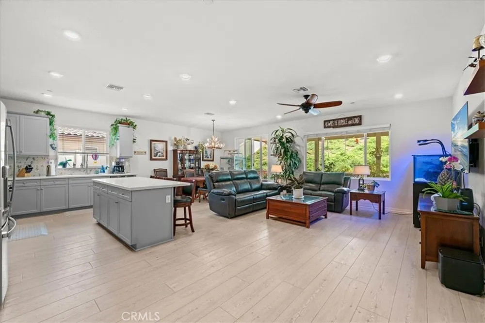 7618 Baerss Riverside, CA 92507