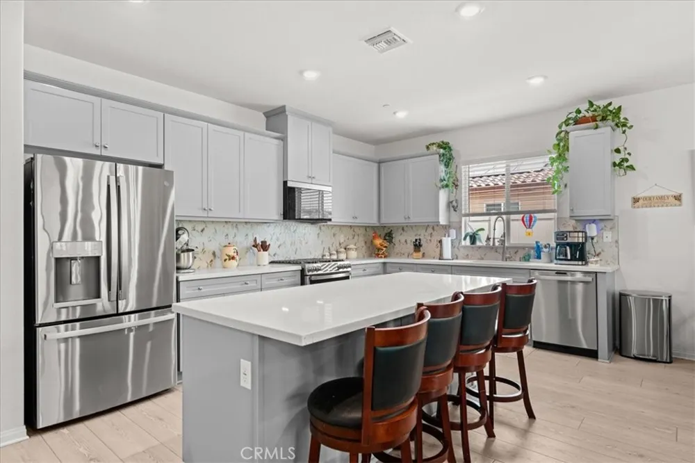 7618 Baerss Riverside, CA 92507