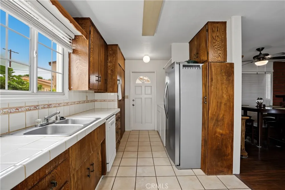 7921 Fallbrook West Hills, CA 91304