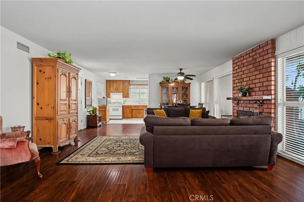 7921 Fallbrook West Hills, CA 91304