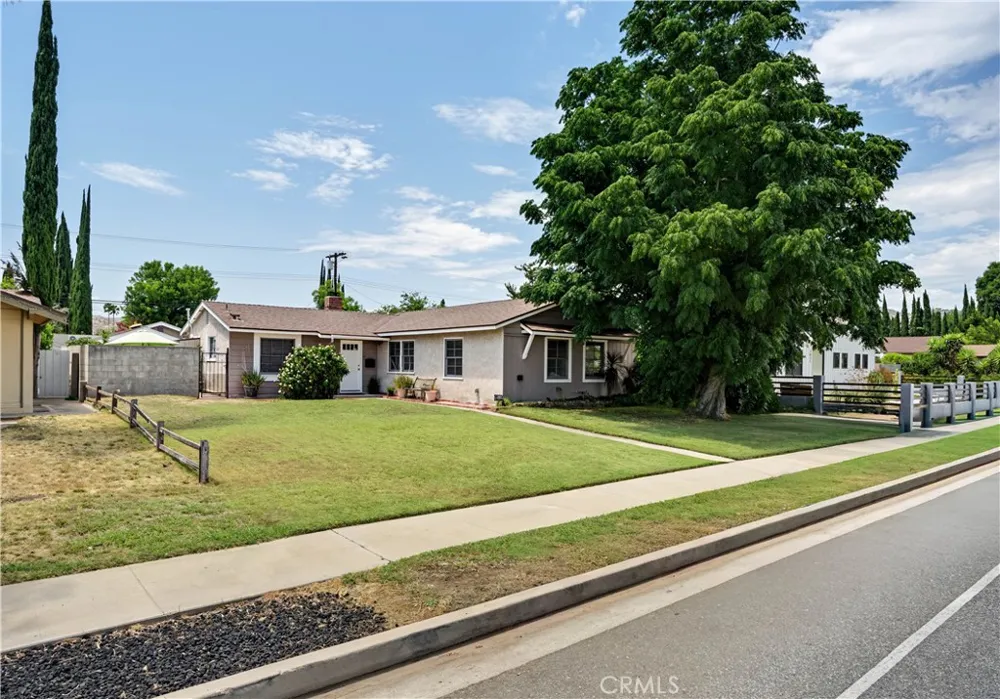 7921 Fallbrook West Hills, CA 91304