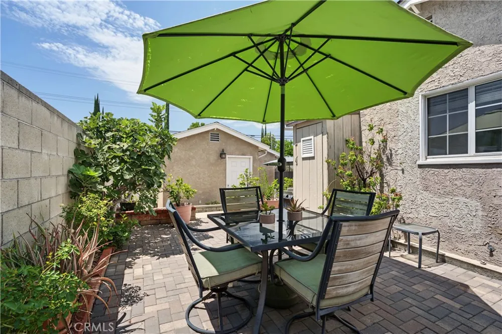 7921 Fallbrook West Hills, CA 91304
