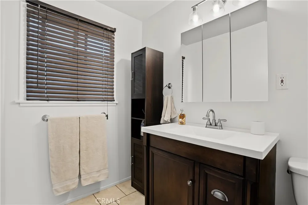 7921 Fallbrook West Hills, CA 91304
