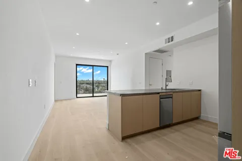 1808 Lincoln Boulevard #505