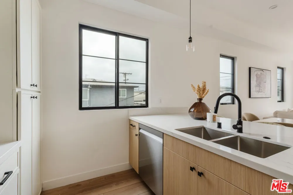 1952 S Garth Avenue #1/2 Los Angeles, CA 90034