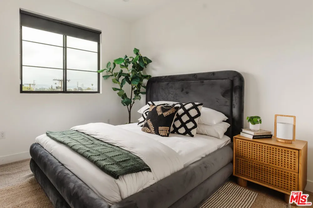 1952 S Garth Avenue #1/2 Los Angeles, CA 90034