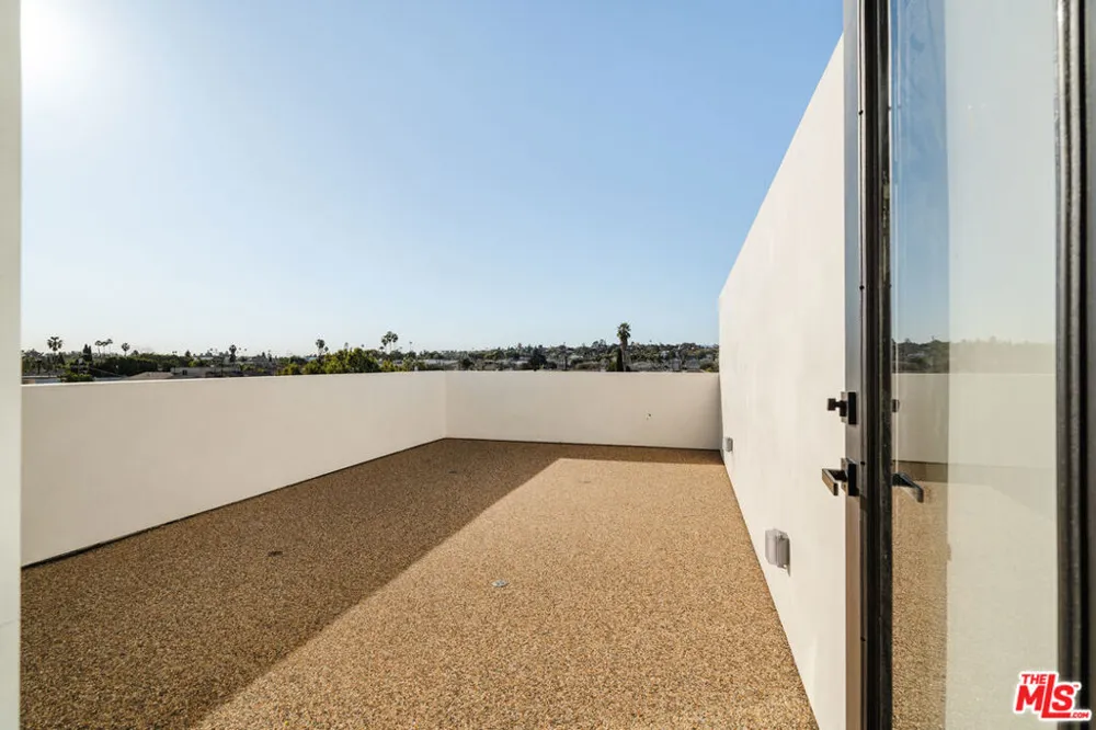 1952 S Garth Avenue #1/2 Los Angeles, CA 90034
