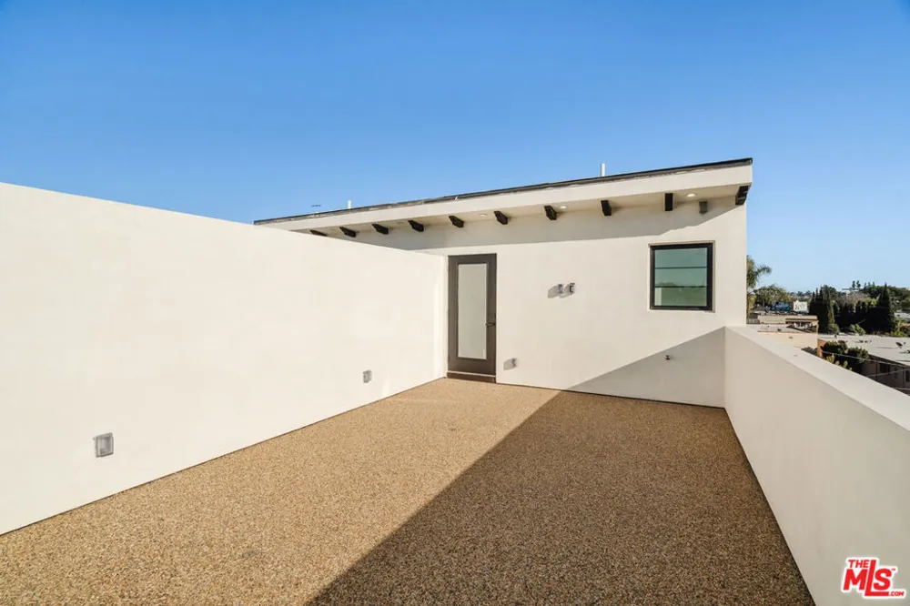 1952 S Garth Avenue #1/2 Los Angeles, CA 90034