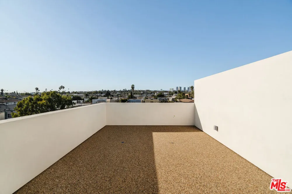 1952 S Garth Avenue #1/2 Los Angeles, CA 90034
