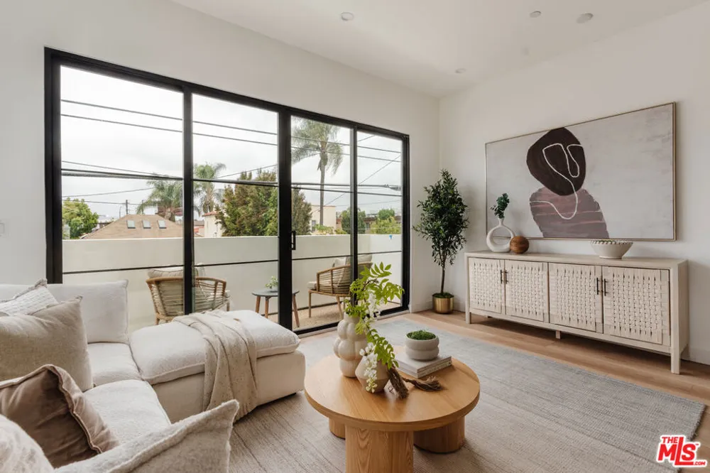 1952 S Garth Avenue #1/2 Los Angeles, CA 90034