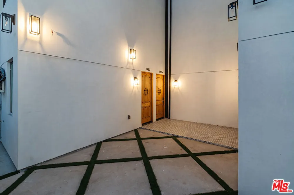 1952 S Garth Avenue #1/2 Los Angeles, CA 90034