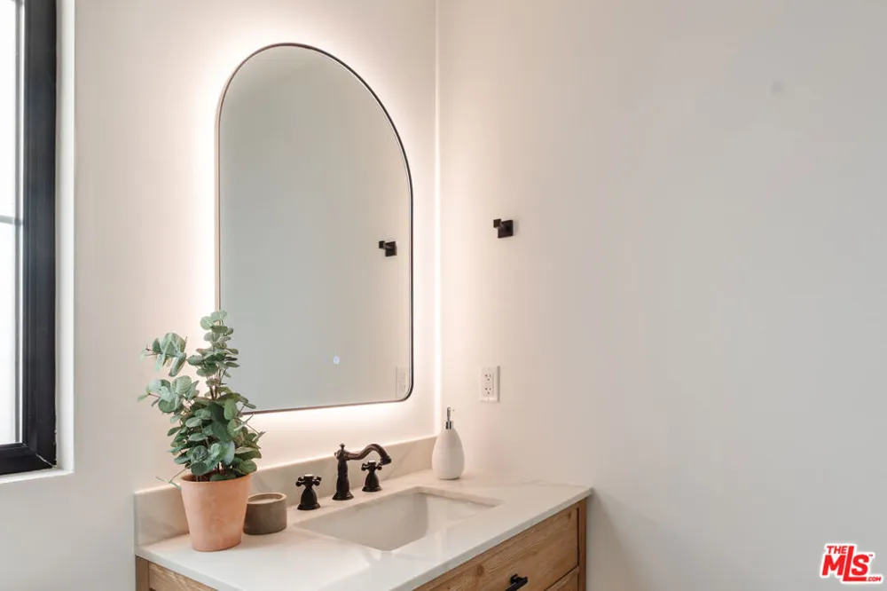 1952 S Garth Avenue #1/2 Los Angeles, CA 90034