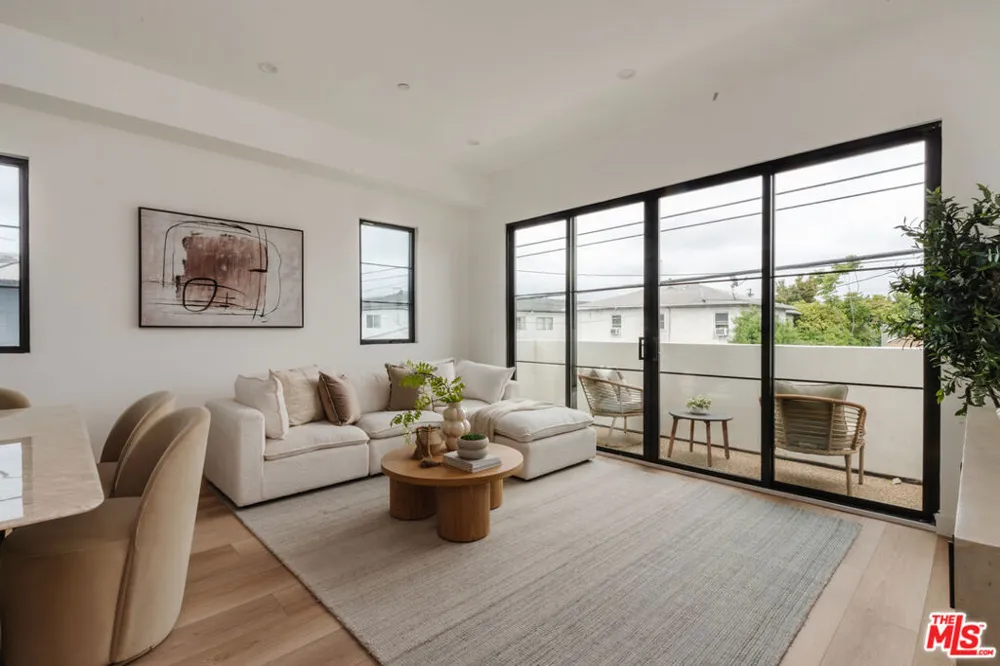 1952 S Garth Avenue #1/2 Los Angeles, CA 90034