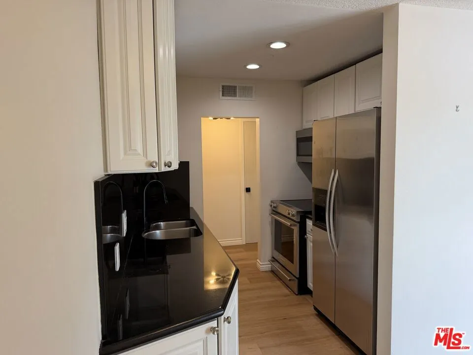 970 Palm Avenue #216 West Hollywood, CA 90069