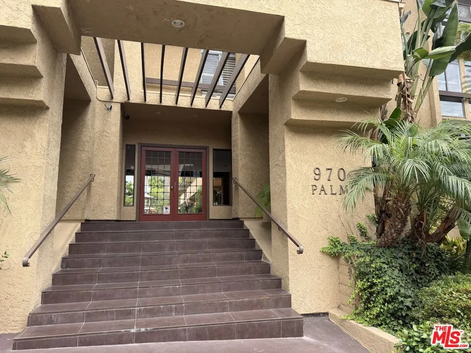 970 Palm Avenue #216 West Hollywood, CA 90069
