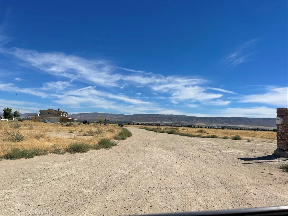 55 W Avenue J-10 Del Sur, CA 93536