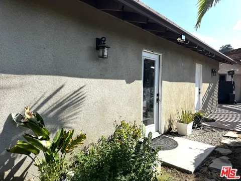 1025 Don Robles #B