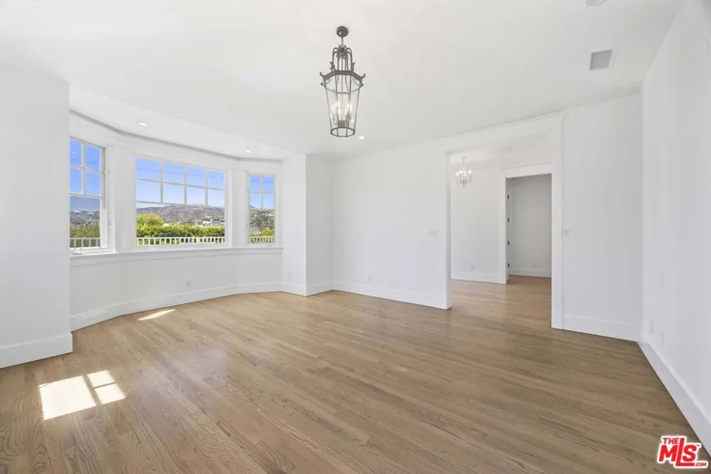 769 ALMAR AVENUE Pacific Palisades, CA 90272