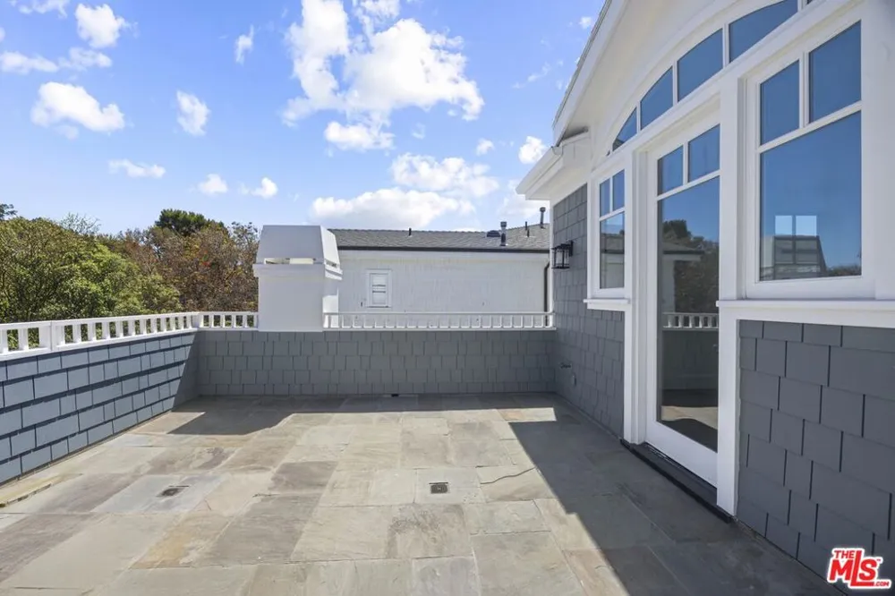 769 ALMAR AVENUE Pacific Palisades, CA 90272