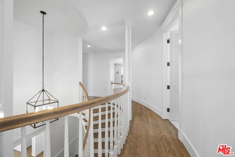 769 ALMAR AVENUE Pacific Palisades, CA 90272
