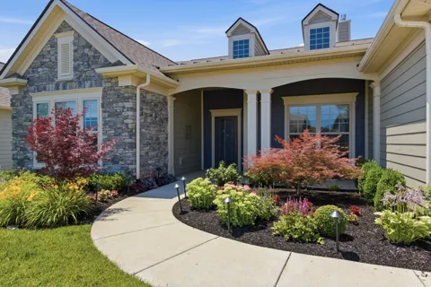 5025 Lincoln Glen