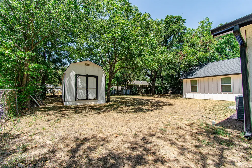 1704 Hoover Avenue Cameron, TX 76520