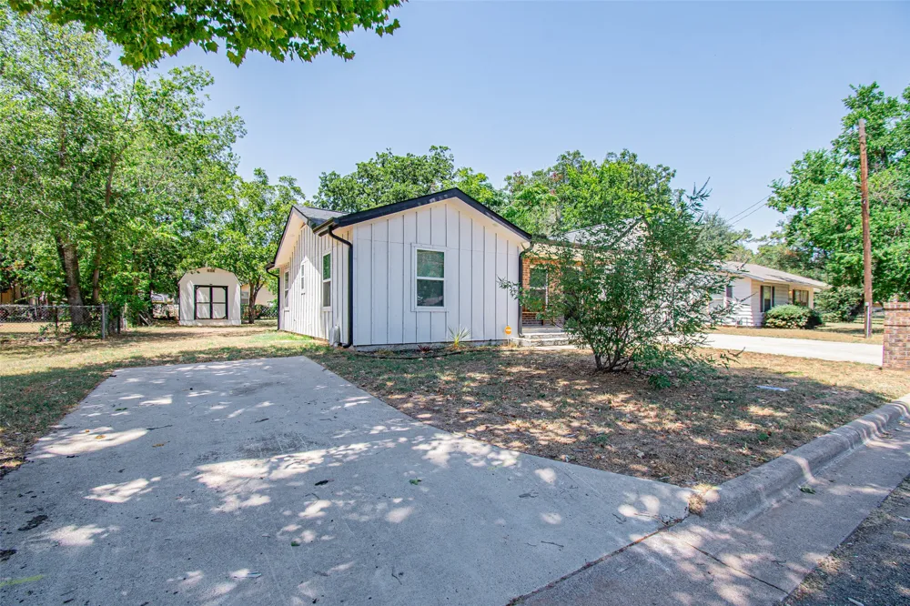 1704 Hoover Avenue Cameron, TX 76520