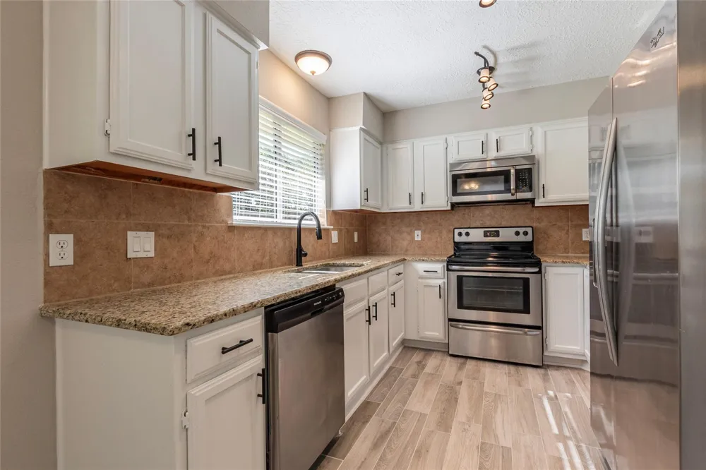 1304 Piney Woods Drive Friendswood, TX 77546