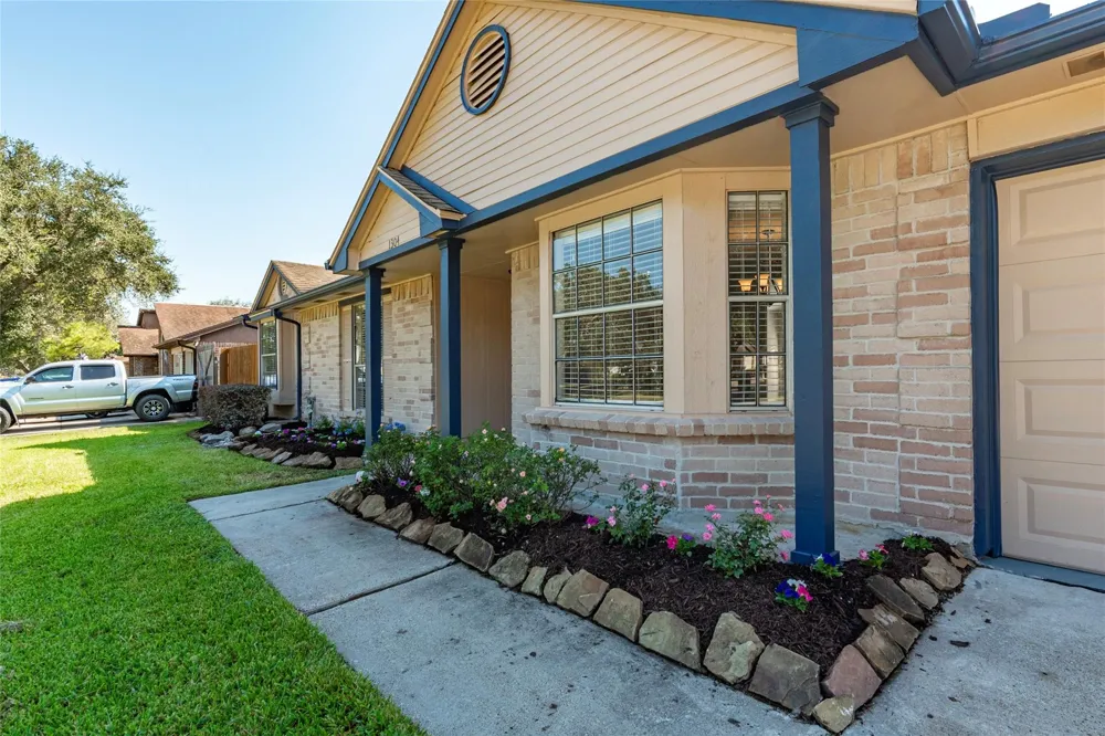 1304 Piney Woods Drive Friendswood, TX 77546