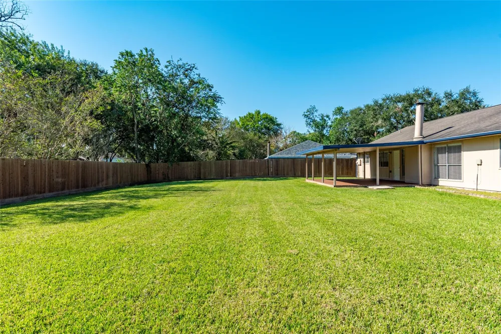 1304 Piney Woods Drive Friendswood, TX 77546