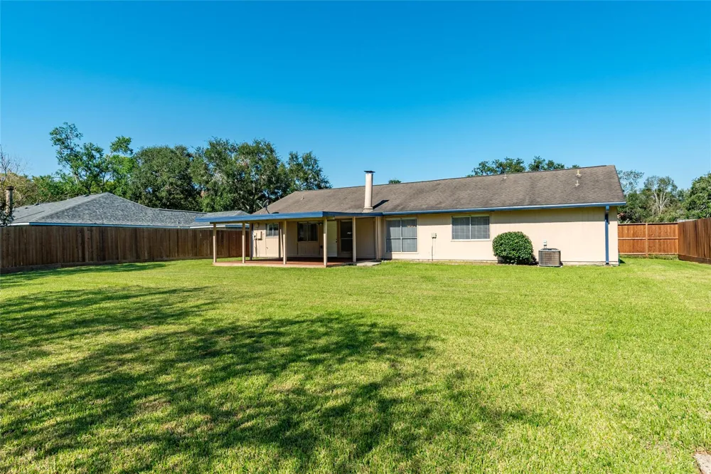 1304 Piney Woods Drive Friendswood, TX 77546