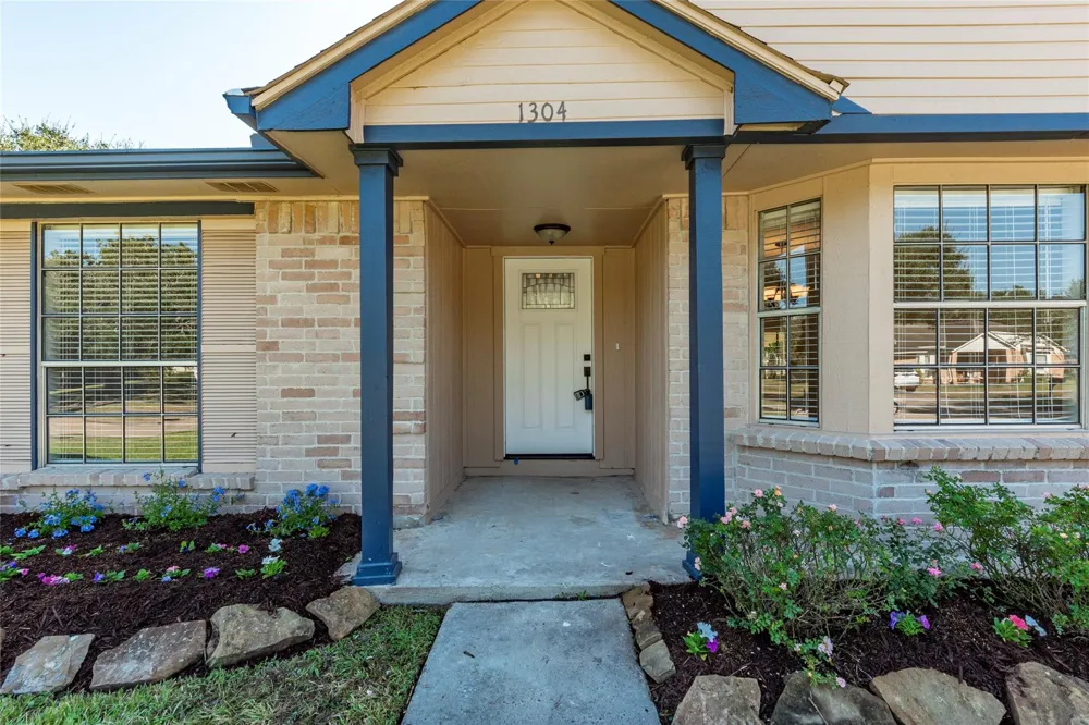 1304 Piney Woods Drive Friendswood, TX 77546