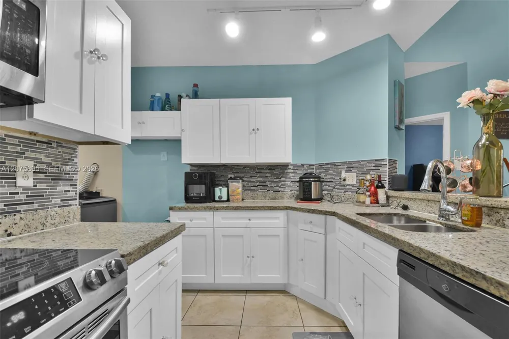 1419 Avon Ln #216 North Lauderdale, FL 33068