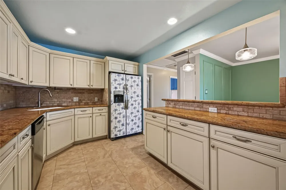 7210 Yucca Drive Galveston, TX 77551