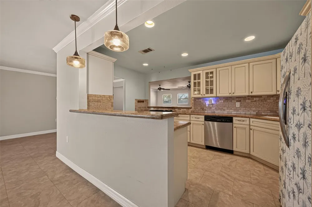 7210 Yucca Drive Galveston, TX 77551