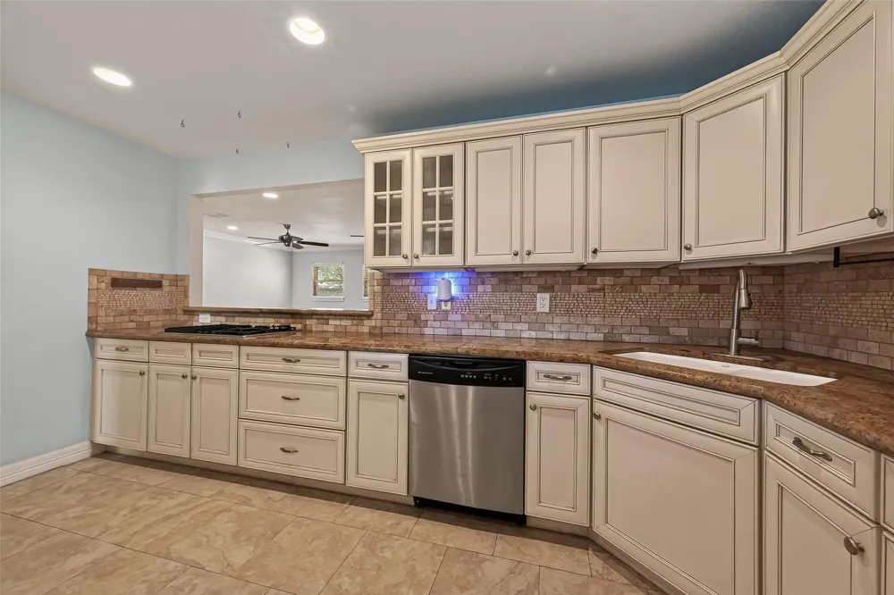 7210 Yucca Drive Galveston, TX 77551