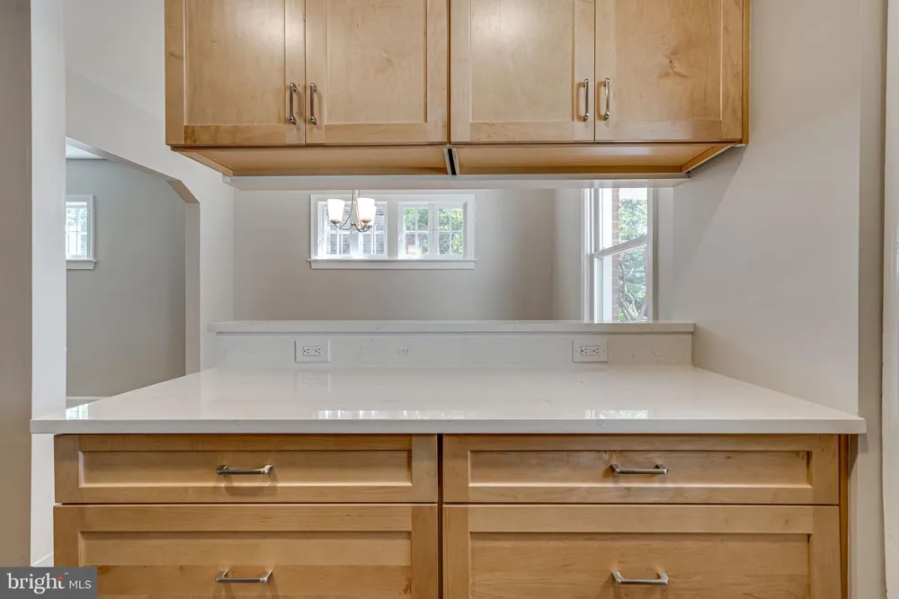 425 E LURAY AVENUE Alexandria, VA 22301