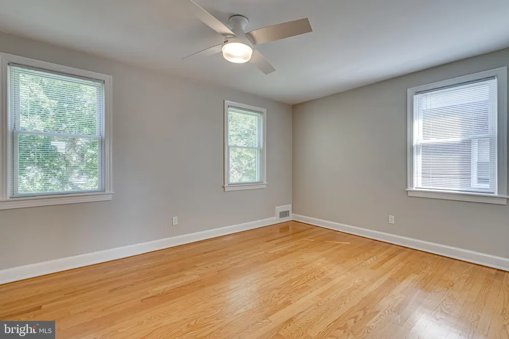 425 E LURAY AVENUE Alexandria, VA 22301