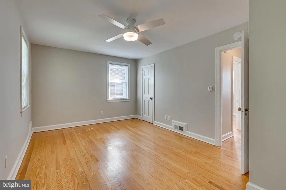 425 E LURAY AVENUE Alexandria, VA 22301