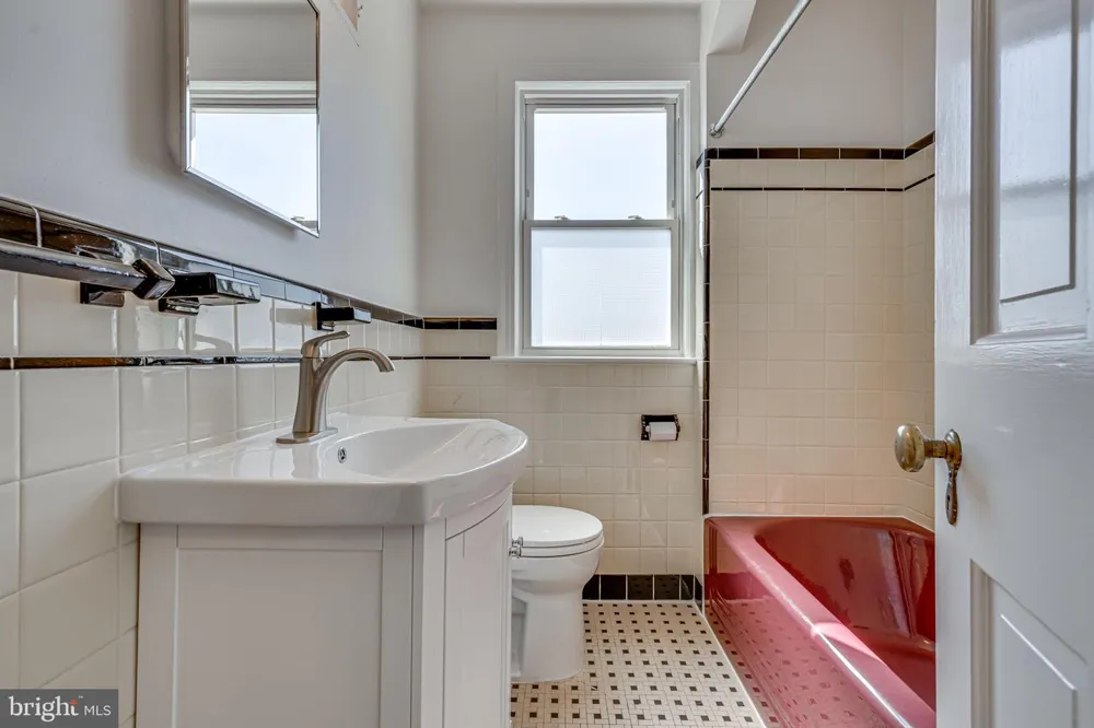 425 E LURAY AVENUE Alexandria, VA 22301